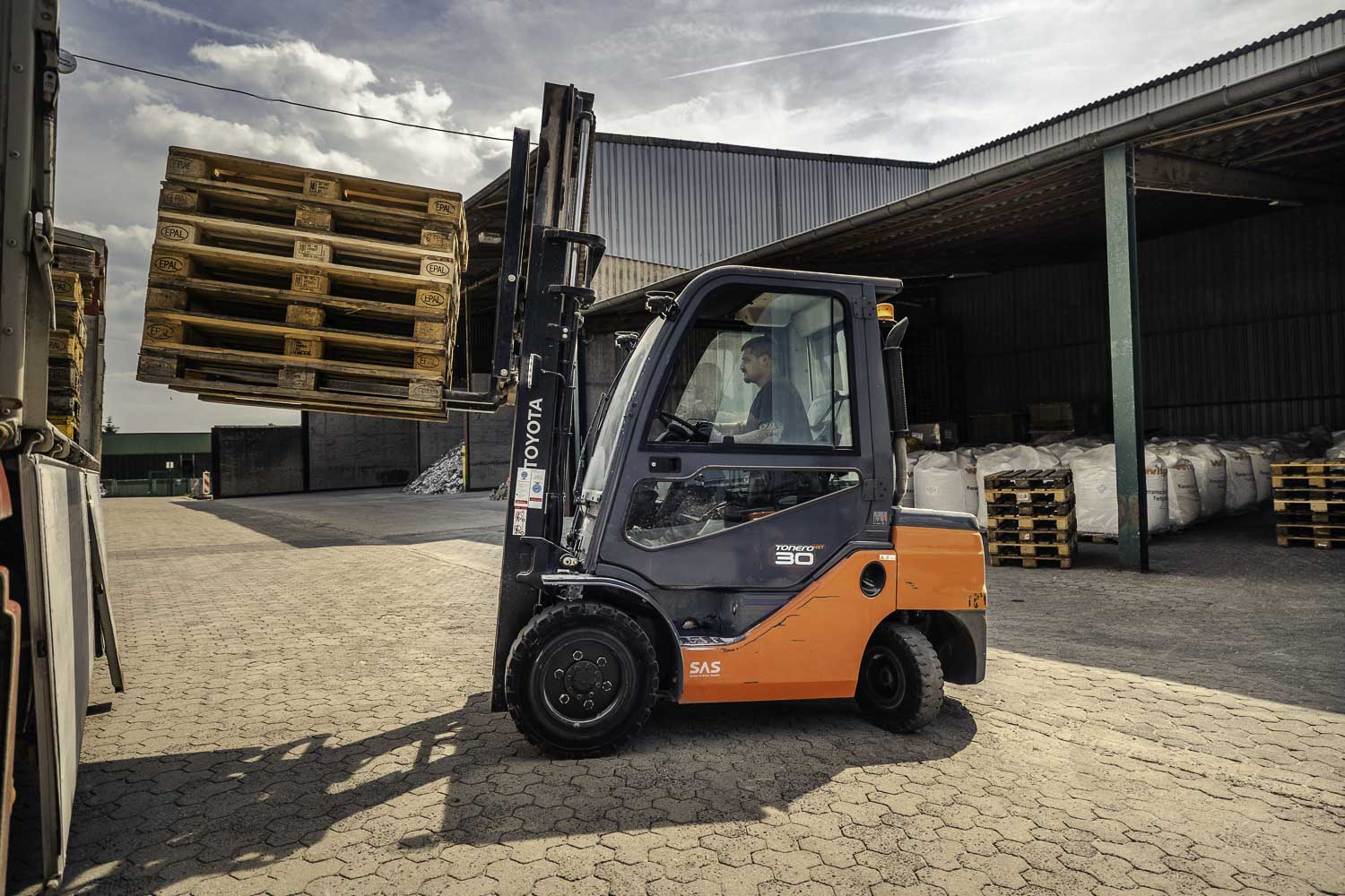 Verpackung, Abfüllung und kurzfristige Lagerung im Mahlwerk Letschert Westerwald